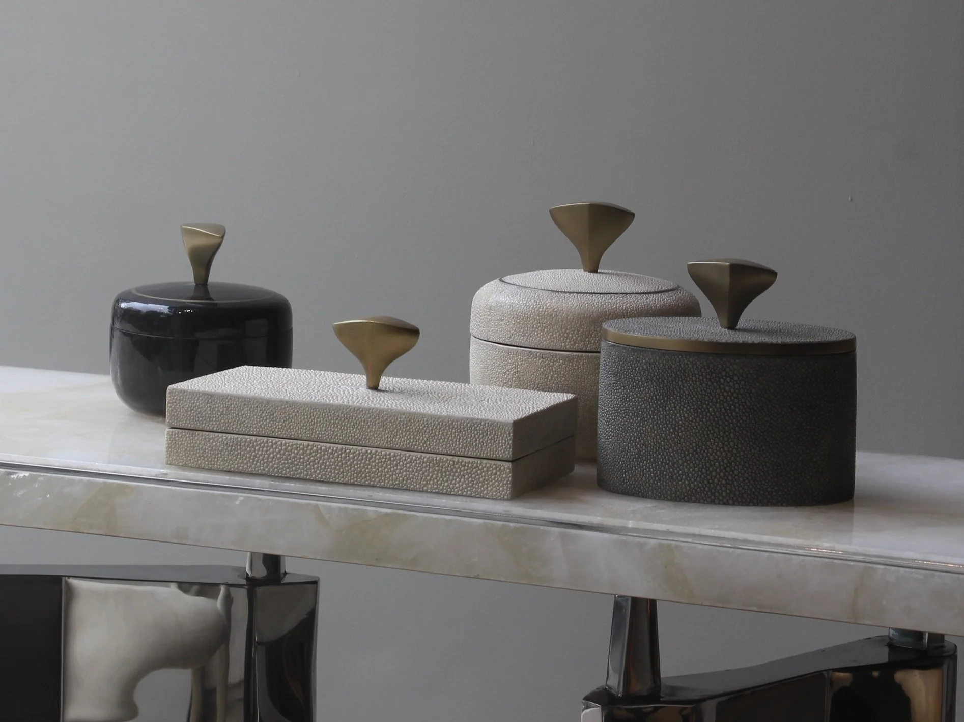 R&Y AUGOUSTI R&Y AUGOUSTI